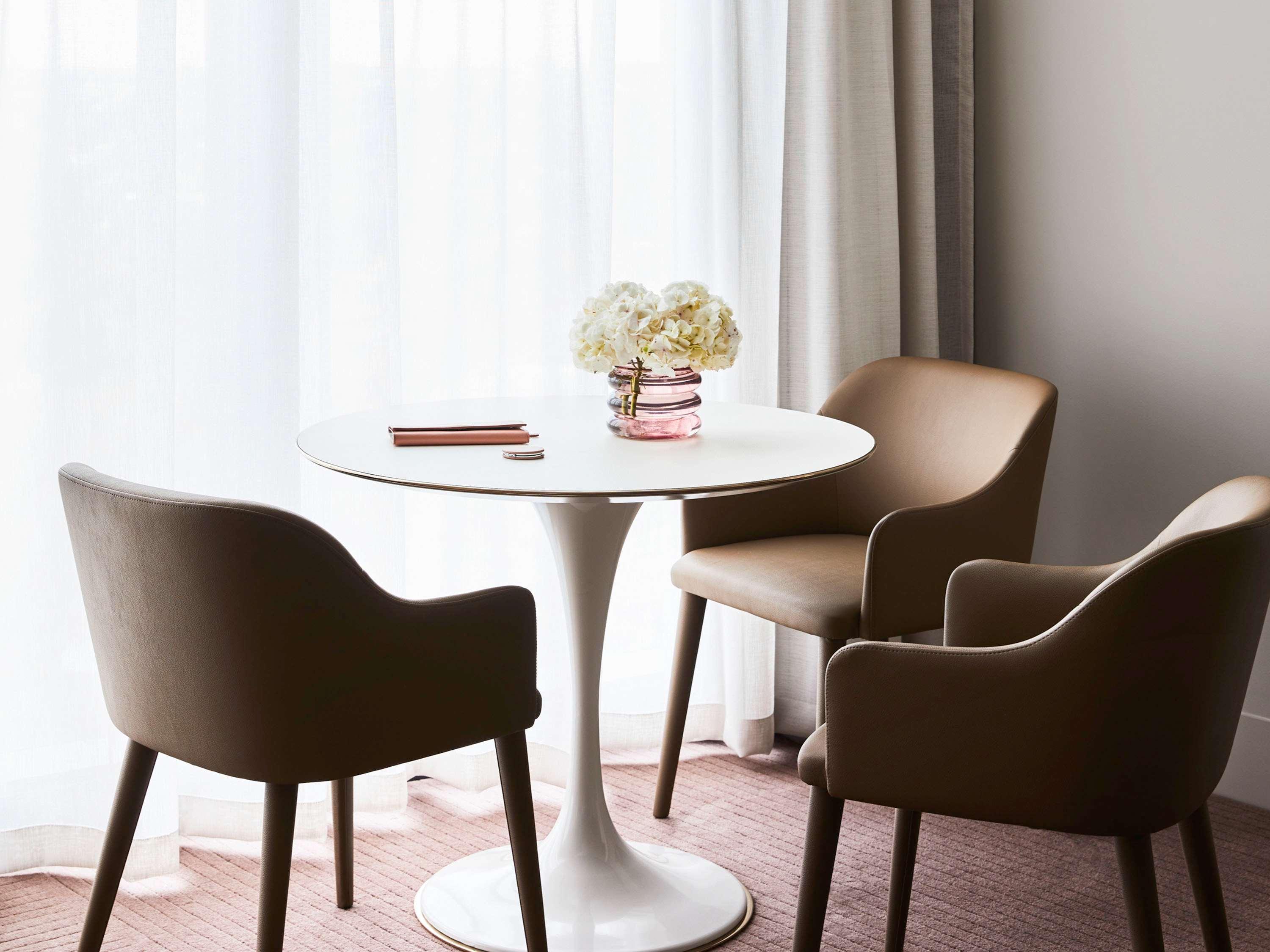 Hotel Chadstone Melbourne Mgallery Collection المظهر الخارجي الصورة A tulip table