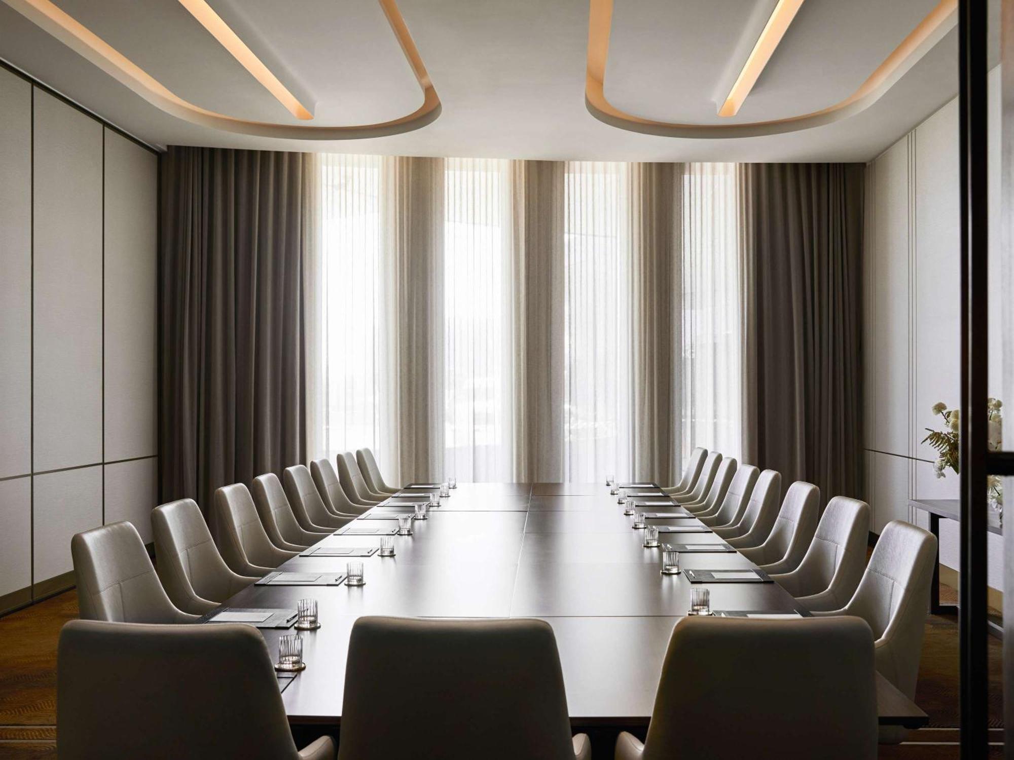 Hotel Chadstone Melbourne Mgallery Collection المظهر الخارجي الصورة Boardroom at the Four Seasons Hotel, London