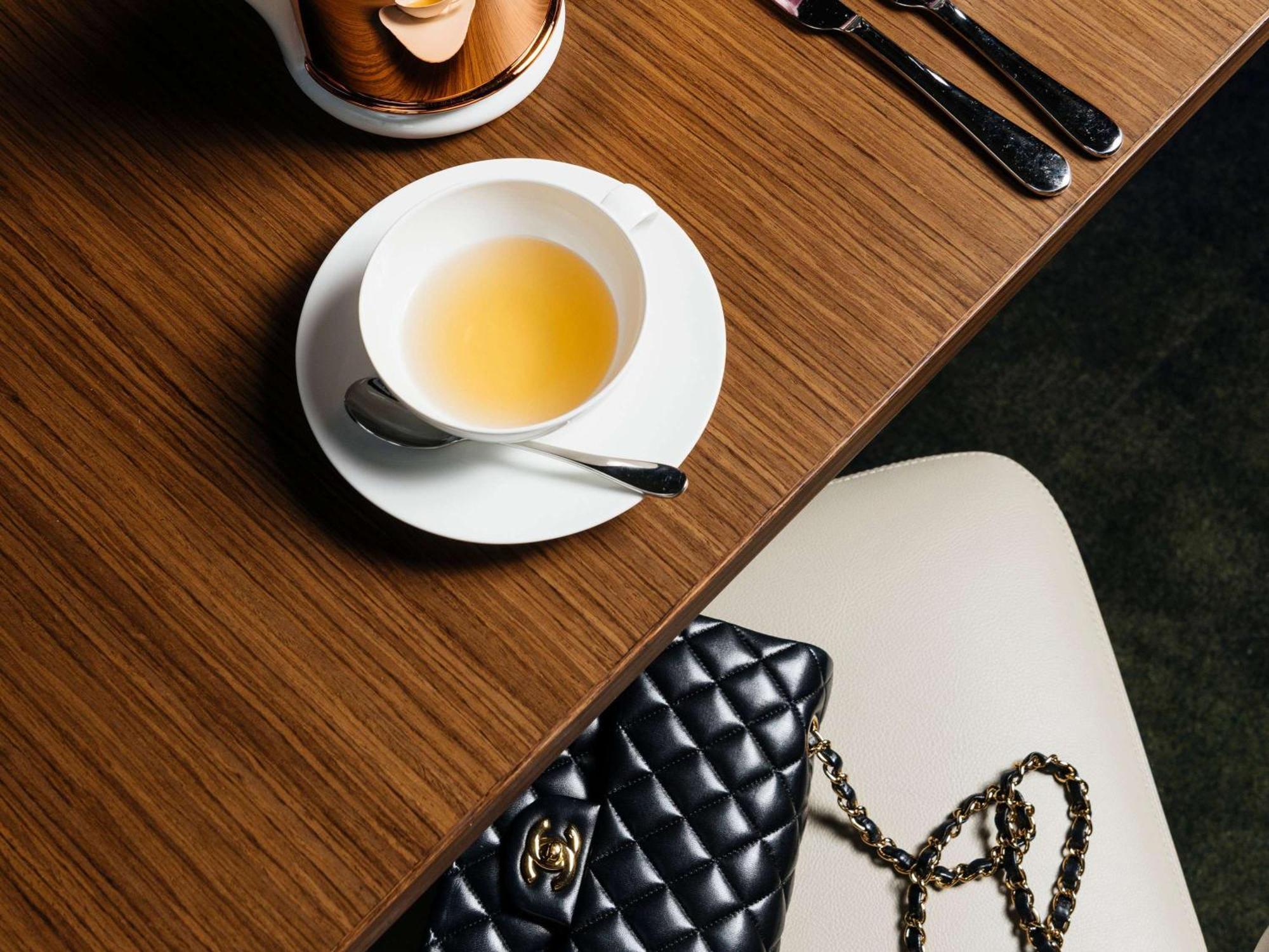 Hotel Chadstone Melbourne Mgallery Collection المظهر الخارجي الصورة A Chanel 2.55 bag