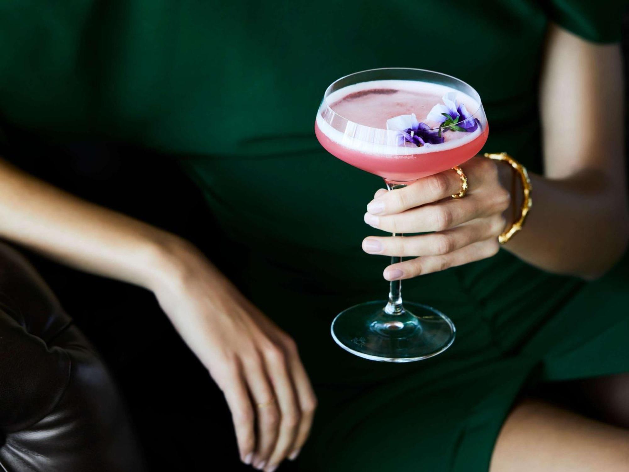 Hotel Chadstone Melbourne Mgallery Collection المظهر الخارجي الصورة A Clover Club cocktail