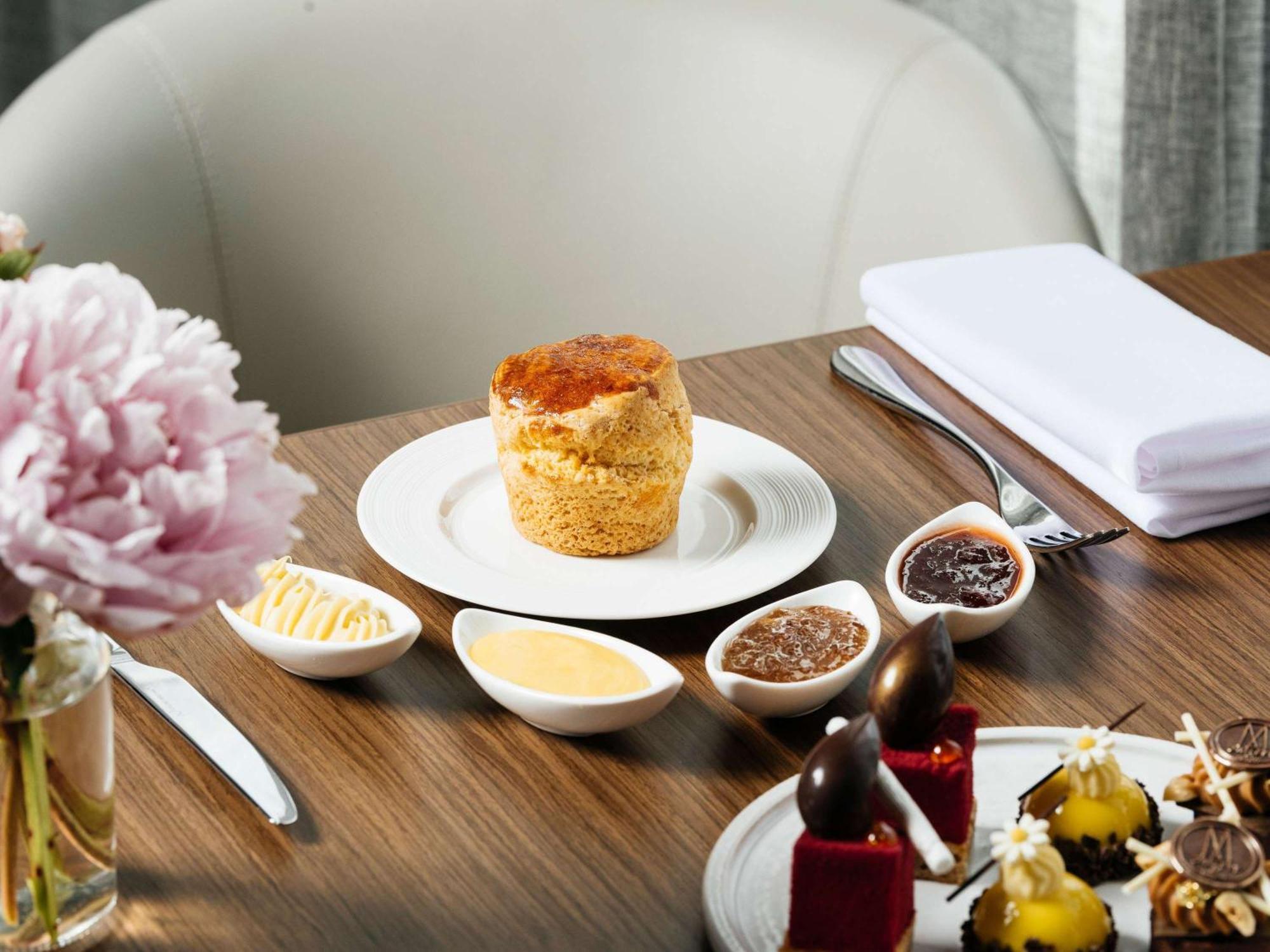 Hotel Chadstone Melbourne Mgallery Collection المظهر الخارجي الصورة A selection of desserts