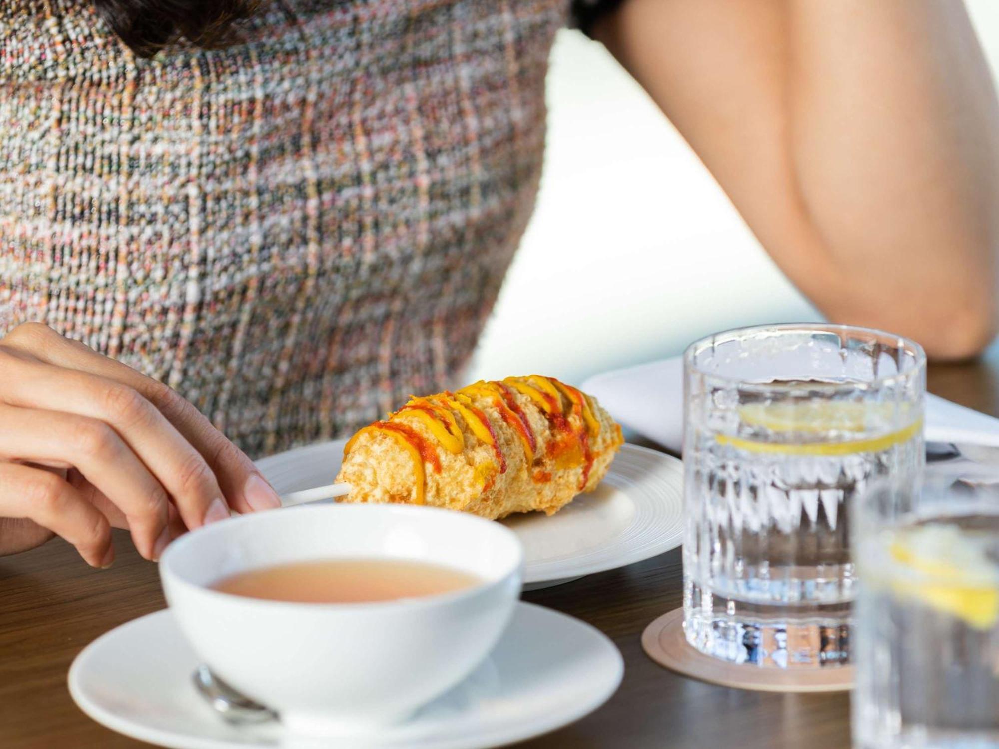Hotel Chadstone Melbourne Mgallery Collection المظهر الخارجي الصورة A glass of ouzo with water